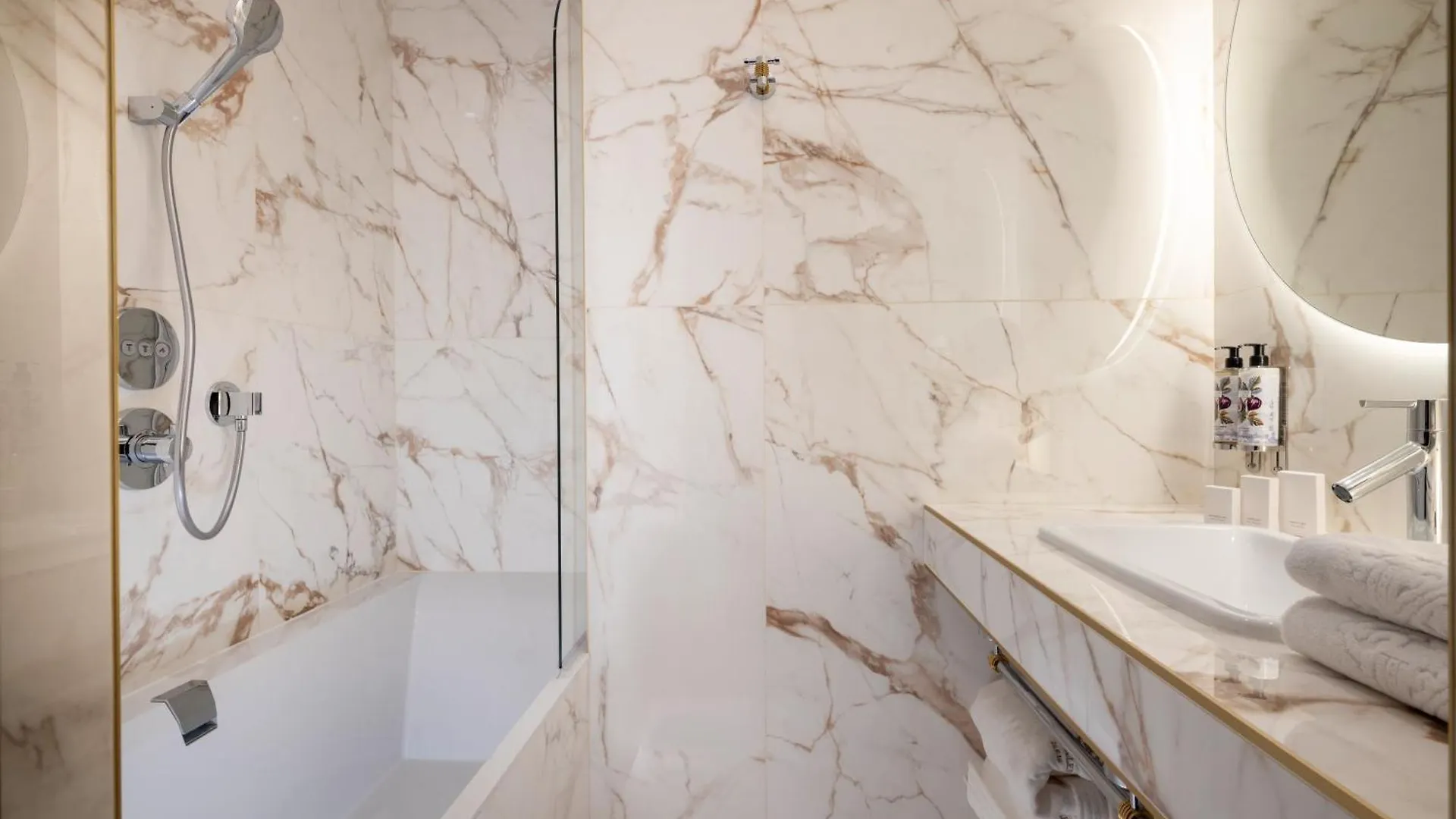 ***  Hotel Kleber Paris & Spa Франция