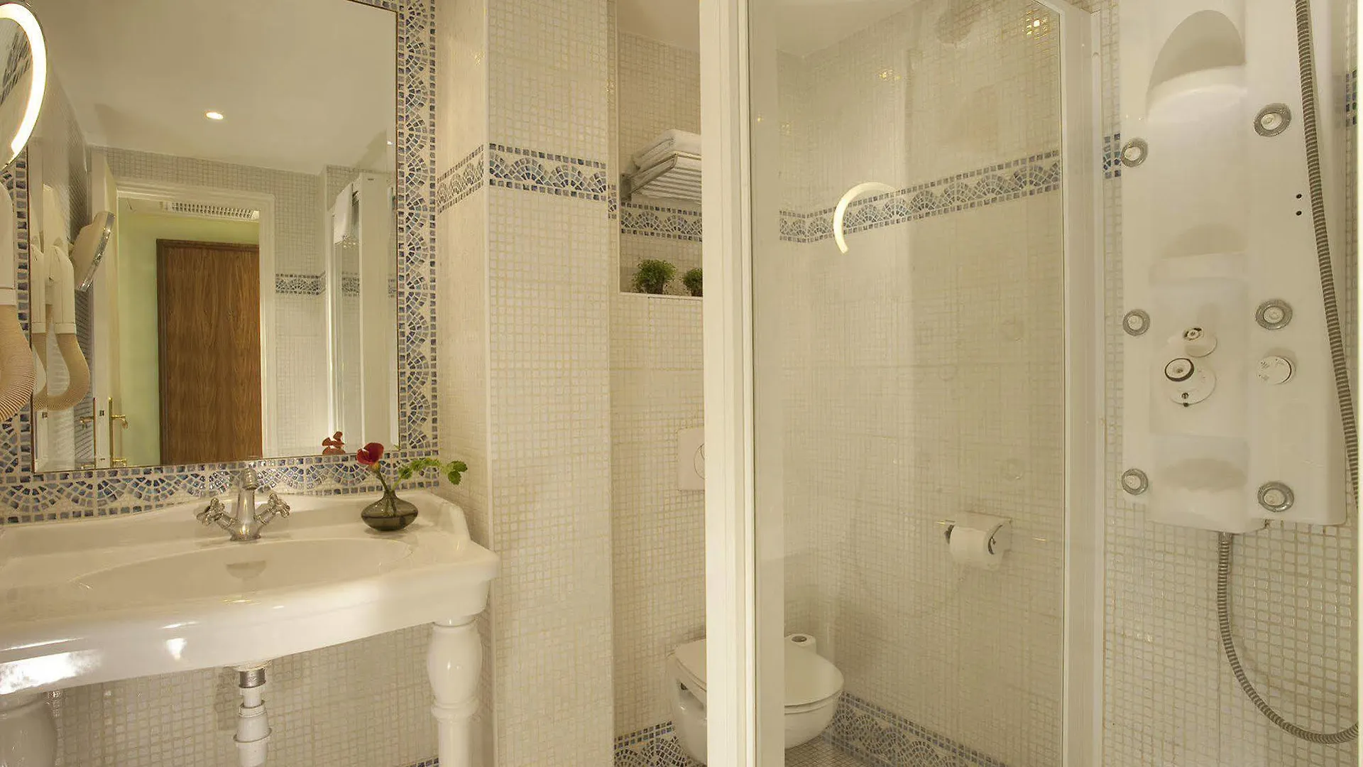 ***  Hotel Kleber Paris & Spa Франция